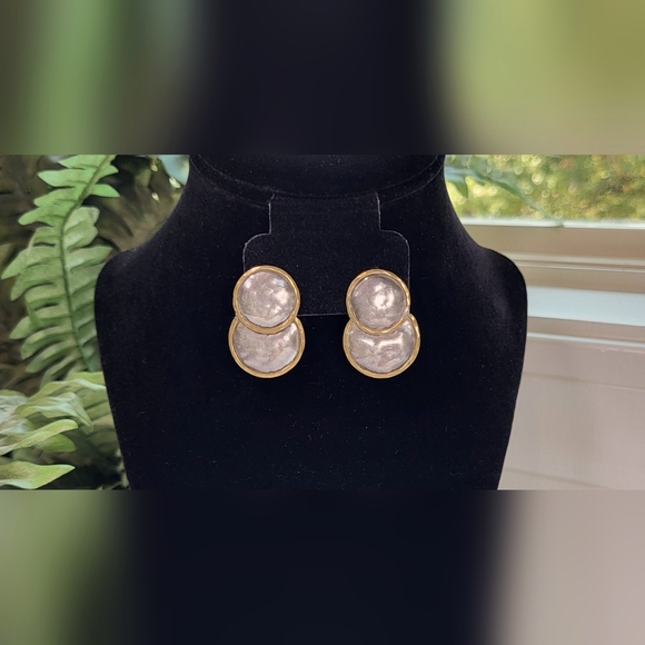 Abstract Metallic Overlapping Circle Earrings / Clip-on - Picture 1 of 7